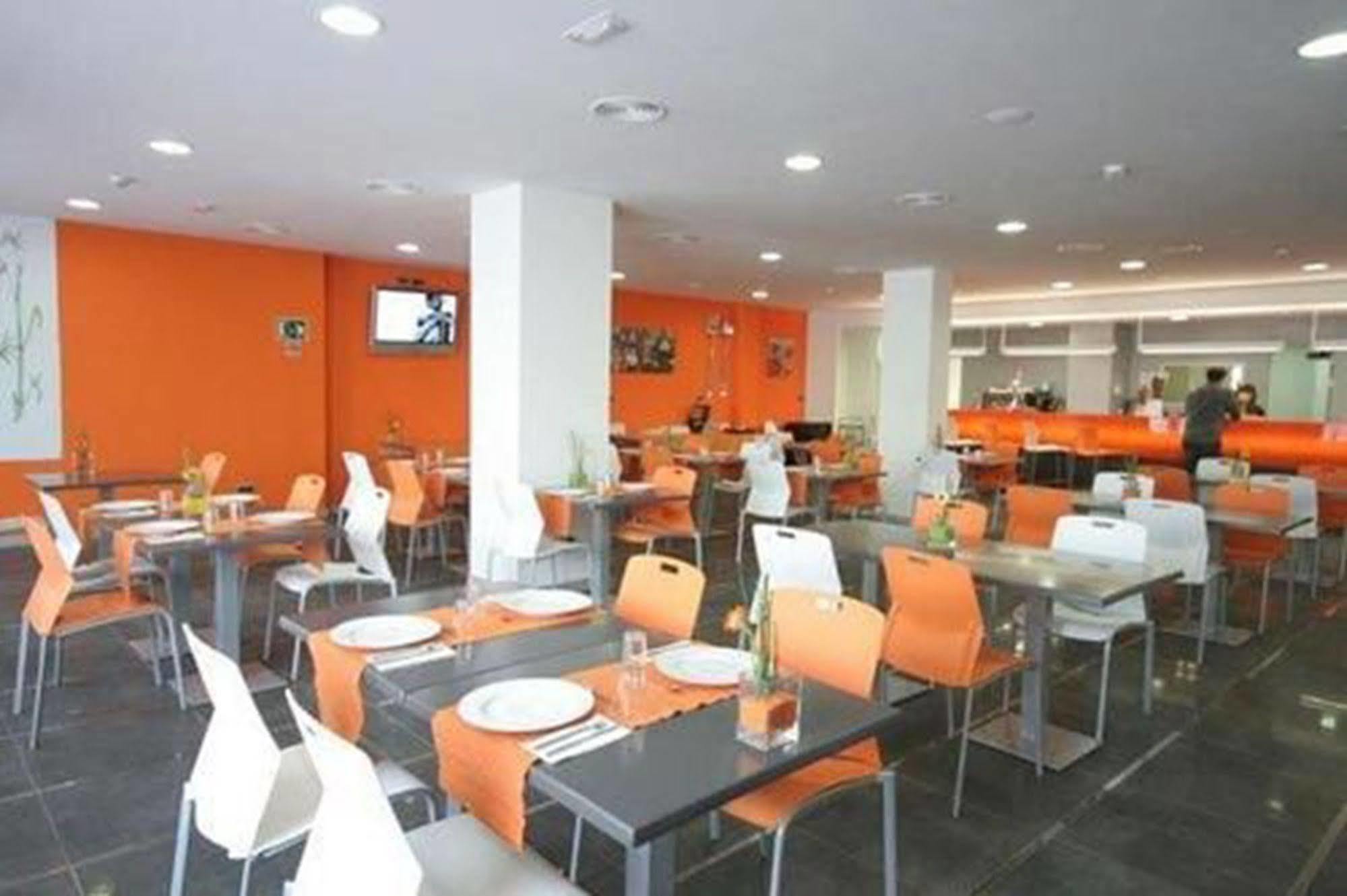 B&B Hotel Barcelona Rubi Restoran gambar